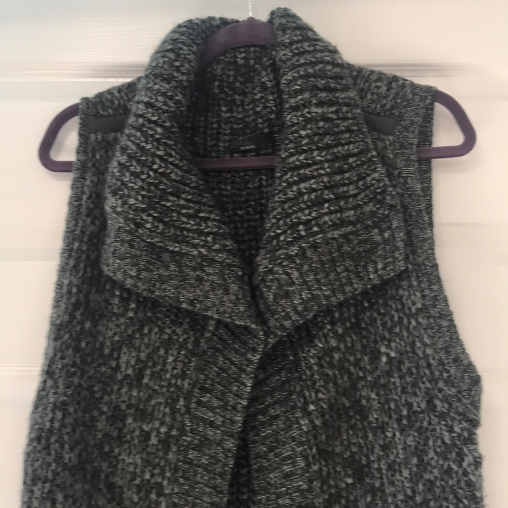 Long sleeveless cardigan/duster